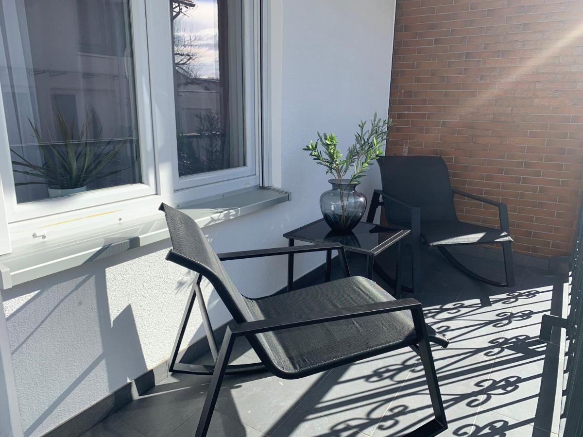 Prime Host Balcony Apartment Karlsruhe Bagian luar foto