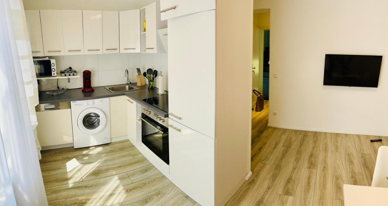 Prime Host Balcony Apartment Karlsruhe Bagian luar foto